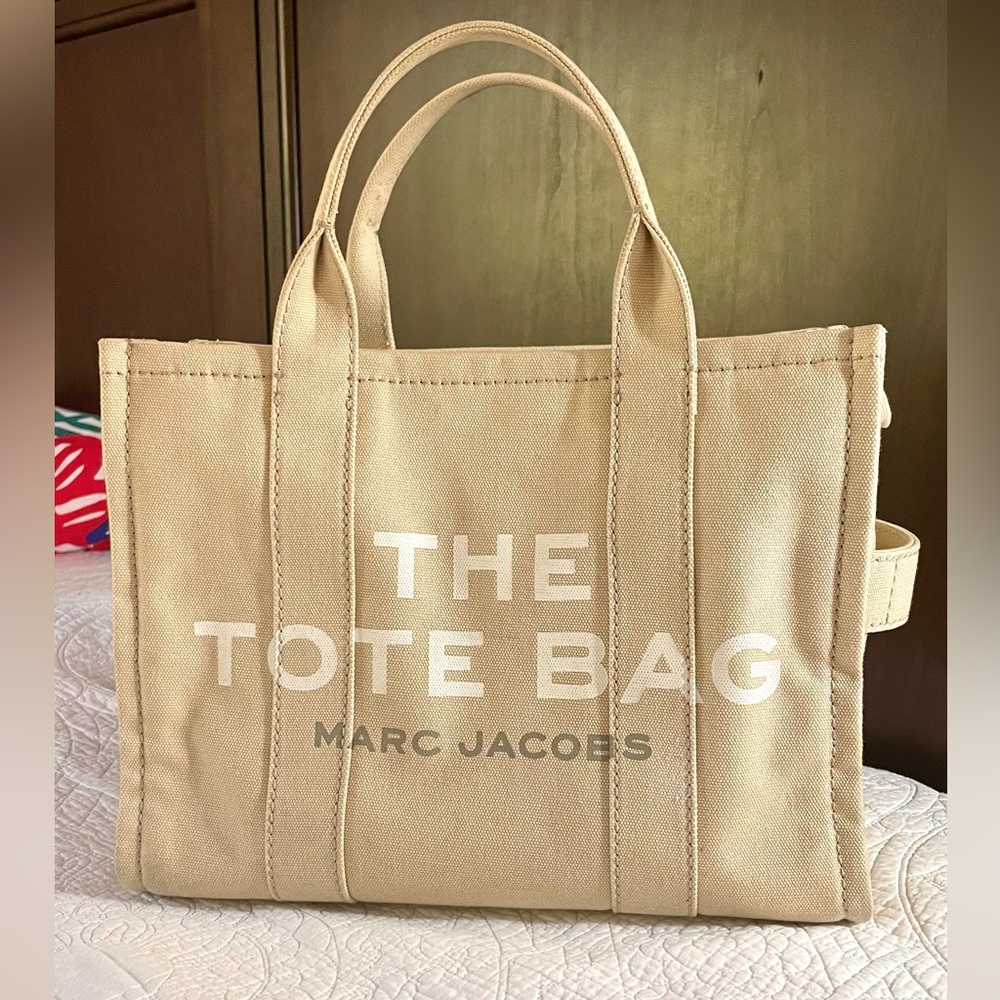 MARC JACOBS TOTE BAG (Beige, Small)